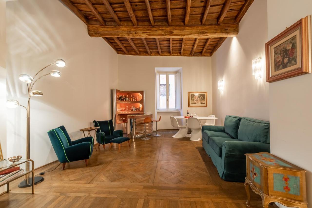 Chic And Style In Historical Via Giulia Rom