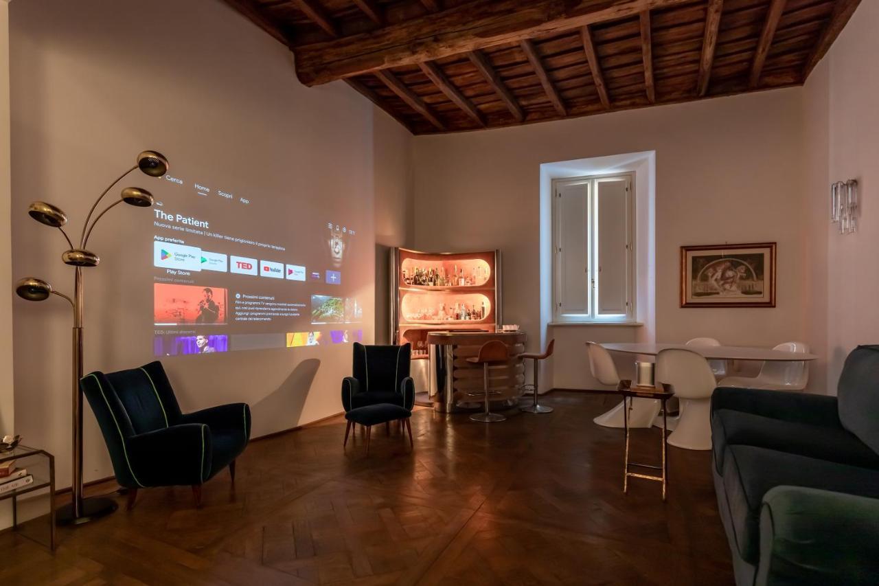 Chic And Style In Historical Via Giulia * Rom