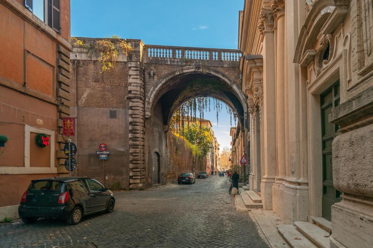 Chic And Style In Historical Via Giulia Lägenhet *